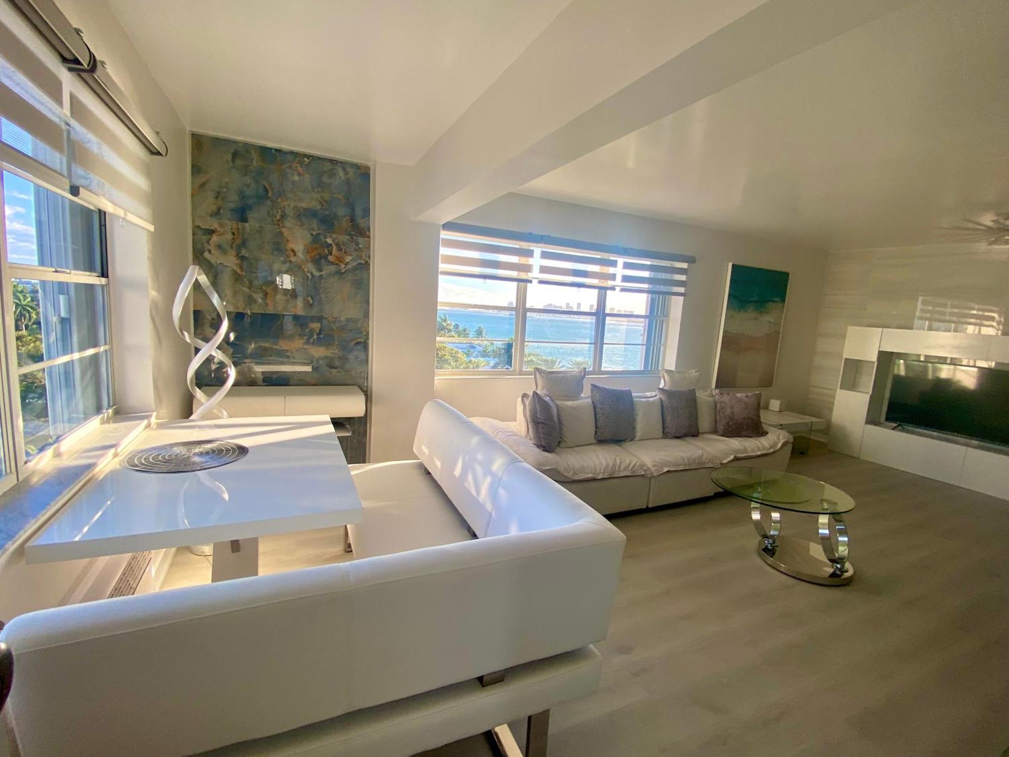 Panoramic Luxurious Waterfront One Bedroom Apartment With Miami Skyline View Free Parking 5Min Drive To Miami Beach Exterior photo