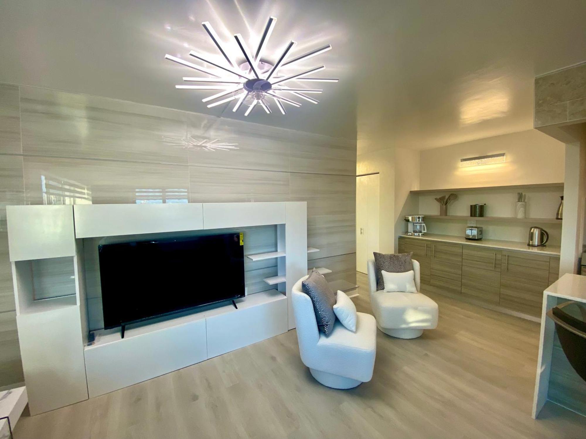 Panoramic Luxurious Waterfront One Bedroom Apartment With Miami Skyline View Free Parking 5Min Drive To Miami Beach Exterior photo