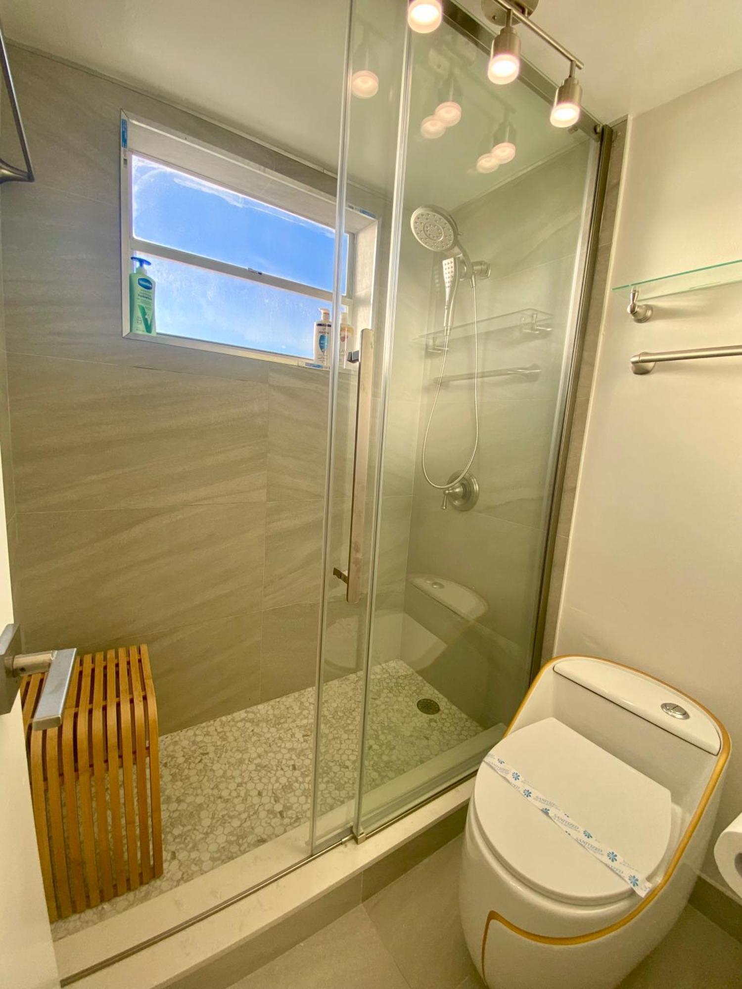 Panoramic Luxurious Waterfront One Bedroom Apartment With Miami Skyline View Free Parking 5Min Drive To Miami Beach Exterior photo