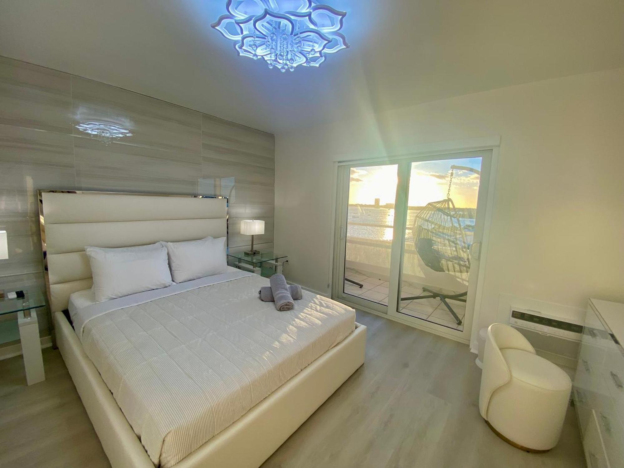 Panoramic Luxurious Waterfront One Bedroom Apartment With Miami Skyline View Free Parking 5Min Drive To Miami Beach Exterior photo