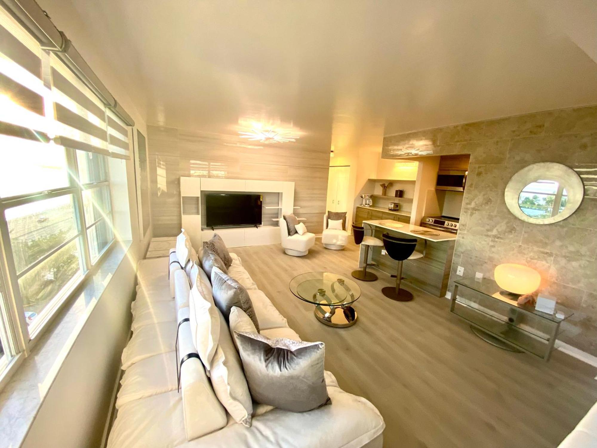 Panoramic Luxurious Waterfront One Bedroom Apartment With Miami Skyline View Free Parking 5Min Drive To Miami Beach Exterior photo