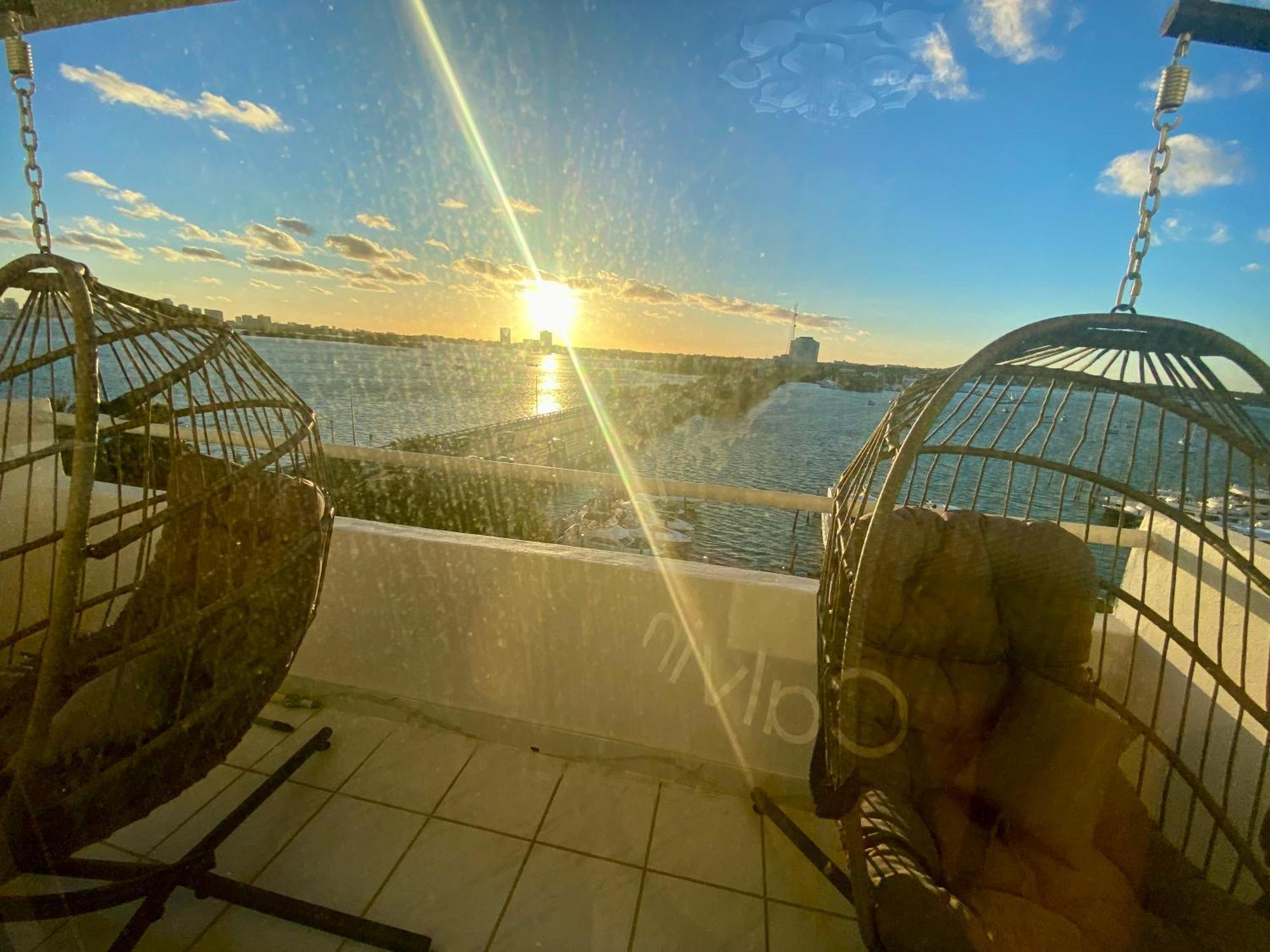 Panoramic Luxurious Waterfront One Bedroom Apartment With Miami Skyline View Free Parking 5Min Drive To Miami Beach Exterior photo