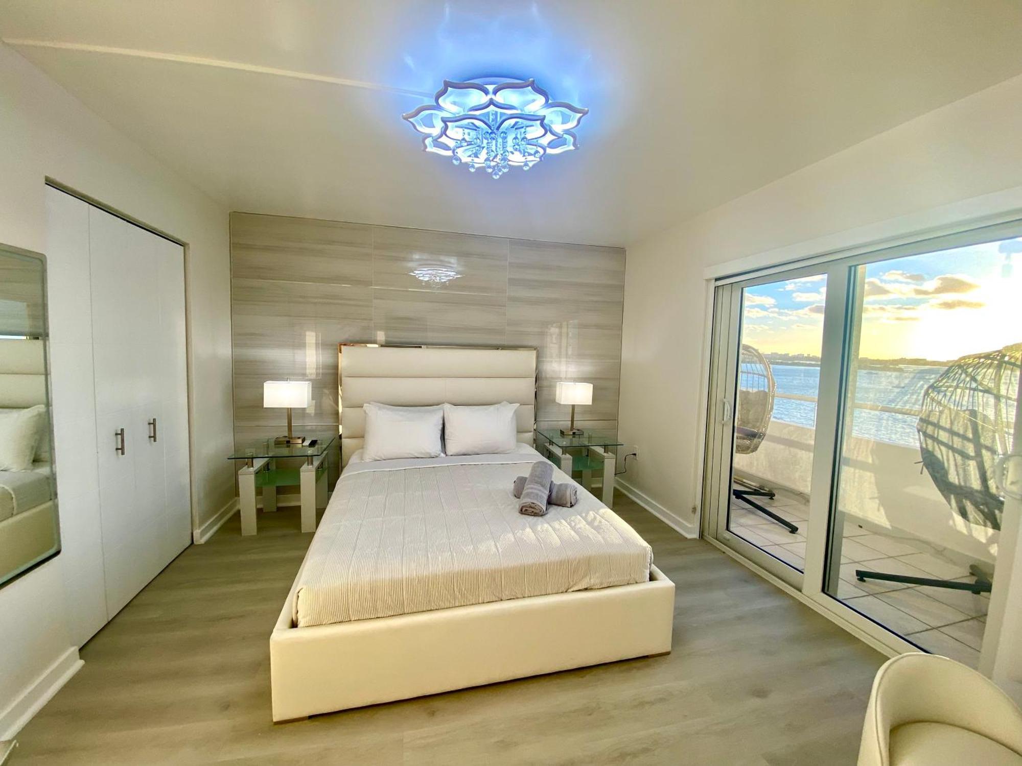 Panoramic Luxurious Waterfront One Bedroom Apartment With Miami Skyline View Free Parking 5Min Drive To Miami Beach Exterior photo