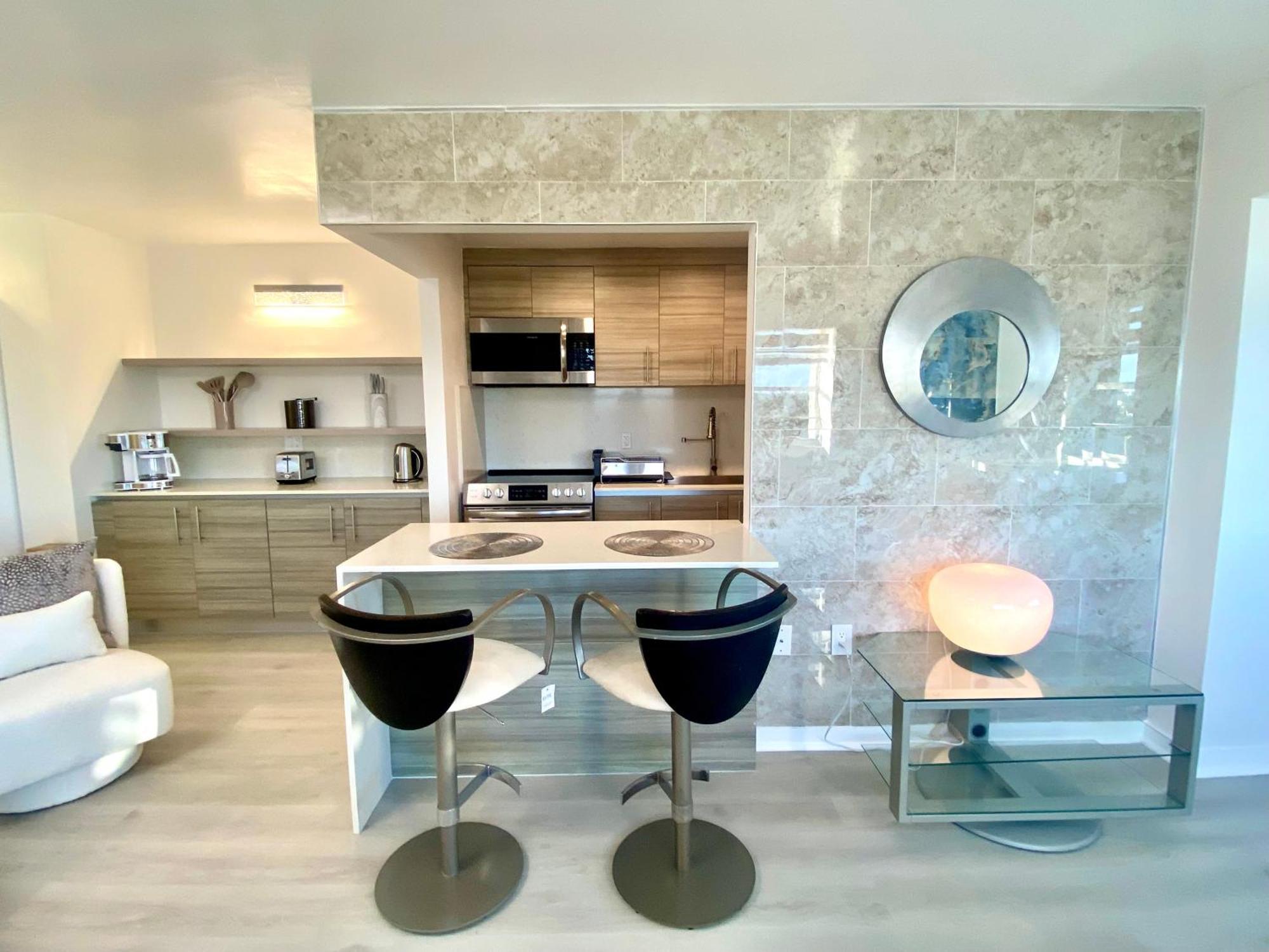 Panoramic Luxurious Waterfront One Bedroom Apartment With Miami Skyline View Free Parking 5Min Drive To Miami Beach Exterior photo